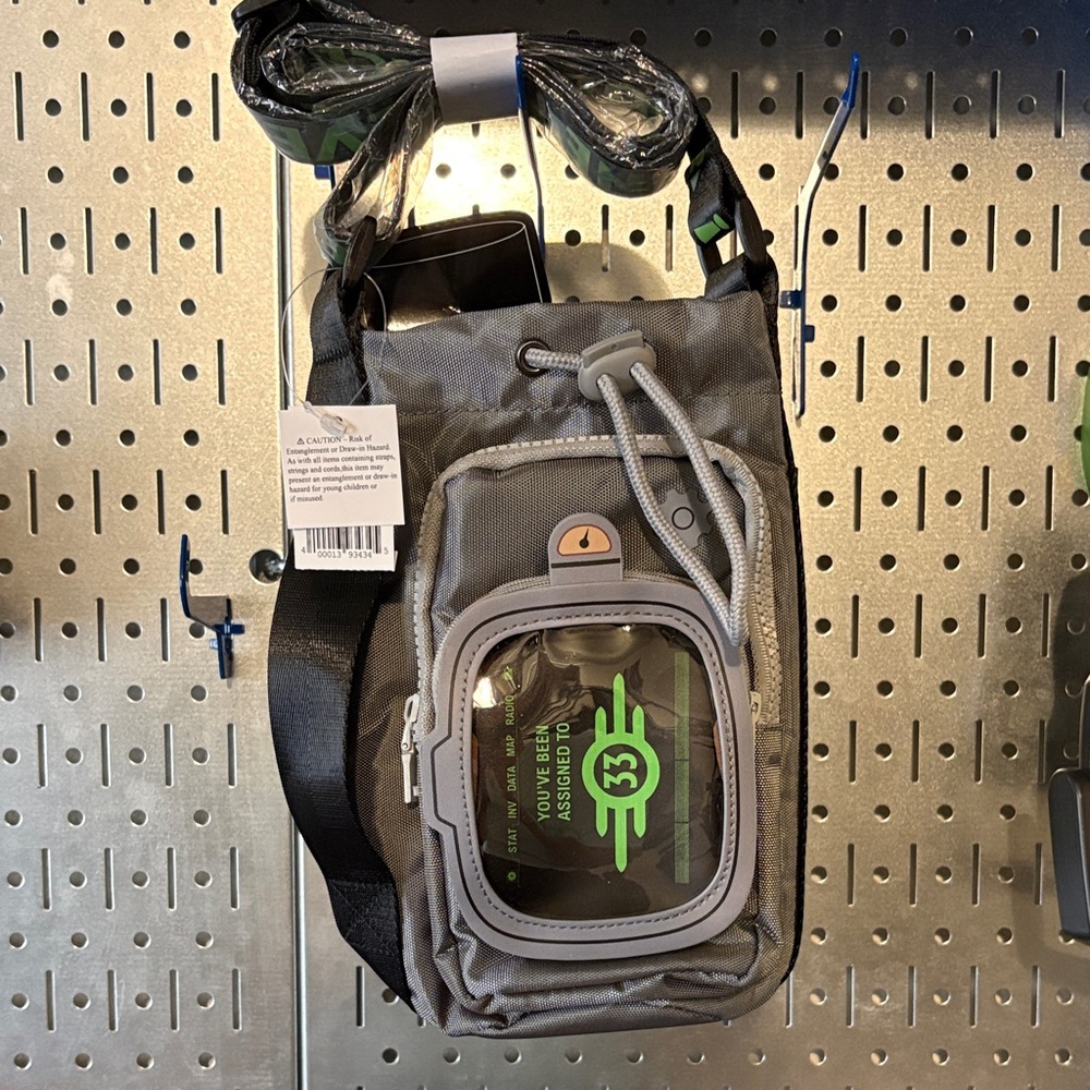 Fallout Pipboy Universal Studios Halloween Horror Nights Bottle Essentials Bag